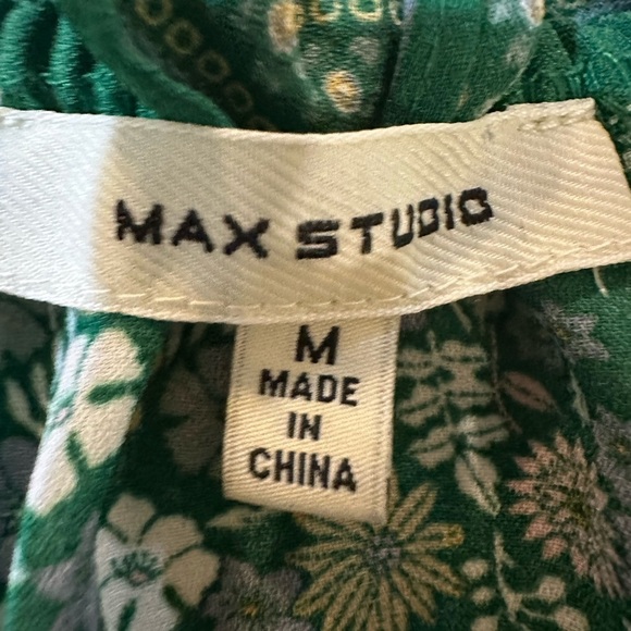 Max Studio Floral Green Women’s Shirt Size Medium - Picture 3 of 7